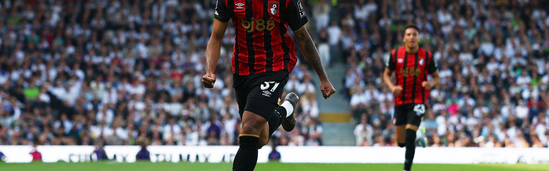 MK体育官方入口-伯恩茅斯前锋拉扬：伊劳拉给予了我很大的帮助，我们目标是欧战